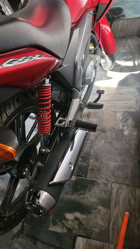 Suzuki GSX-125 like new condition 2