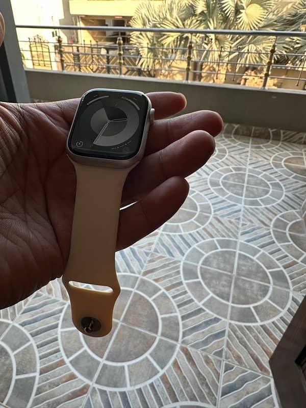 Apple Watch Series 8 with 100% Health Brand New Watch 10/10 Condtion 7