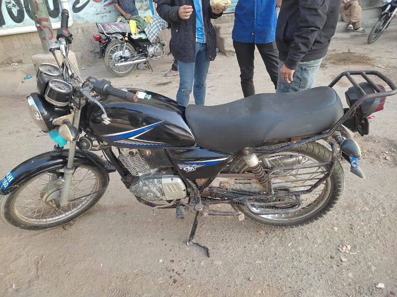 Suzuki GS 150 2