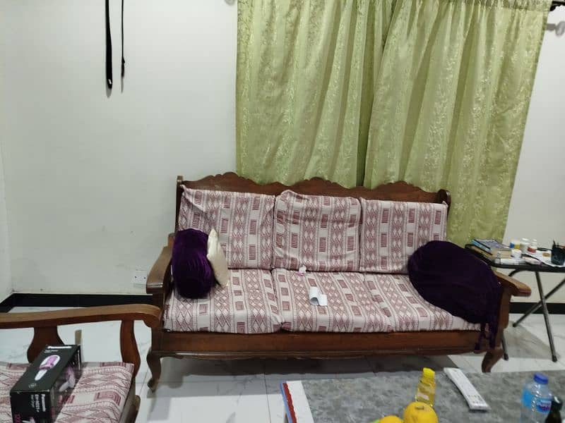 Used Sofa for urgent sale 0