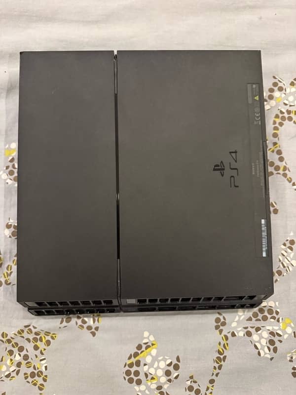 PS4 500gb black with One controller 1