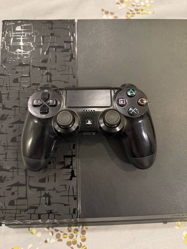 PS4 500gb black with One controller 6