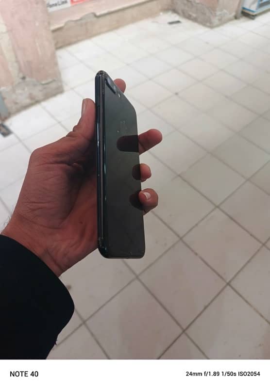 iphone 7+ condition 9/10 3