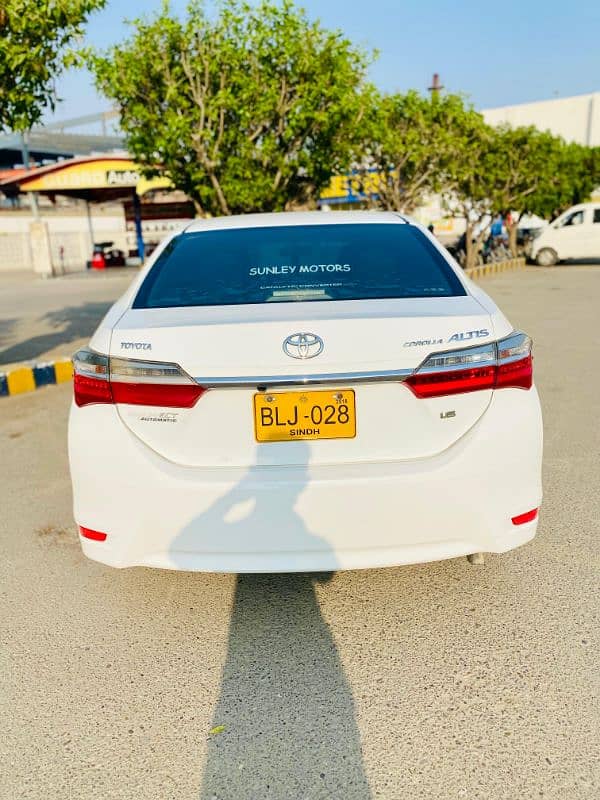 Toyota Corolla Altis 2017 4