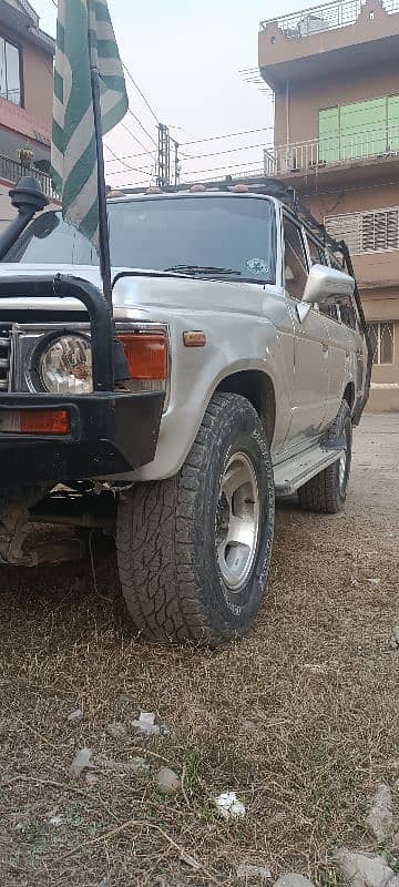 Toyota Land Cruiser bj60 1983 2