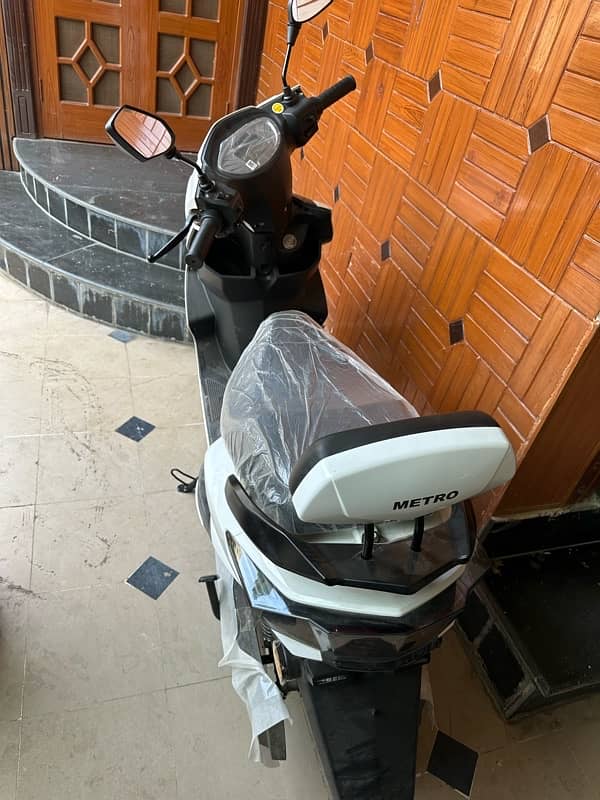 Metro Thrill Electric Scooter (brand new) 0