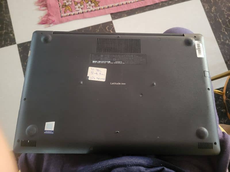 dell latitude 3590 256gb NVME HDD 8gb ram 2