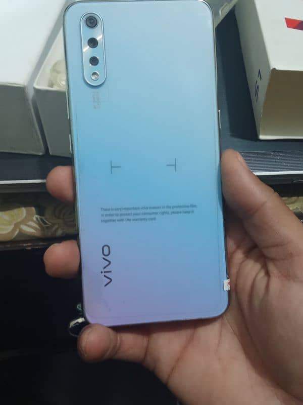 vivi s1 10 by 10 condition ram 128gb rom 6gb 2