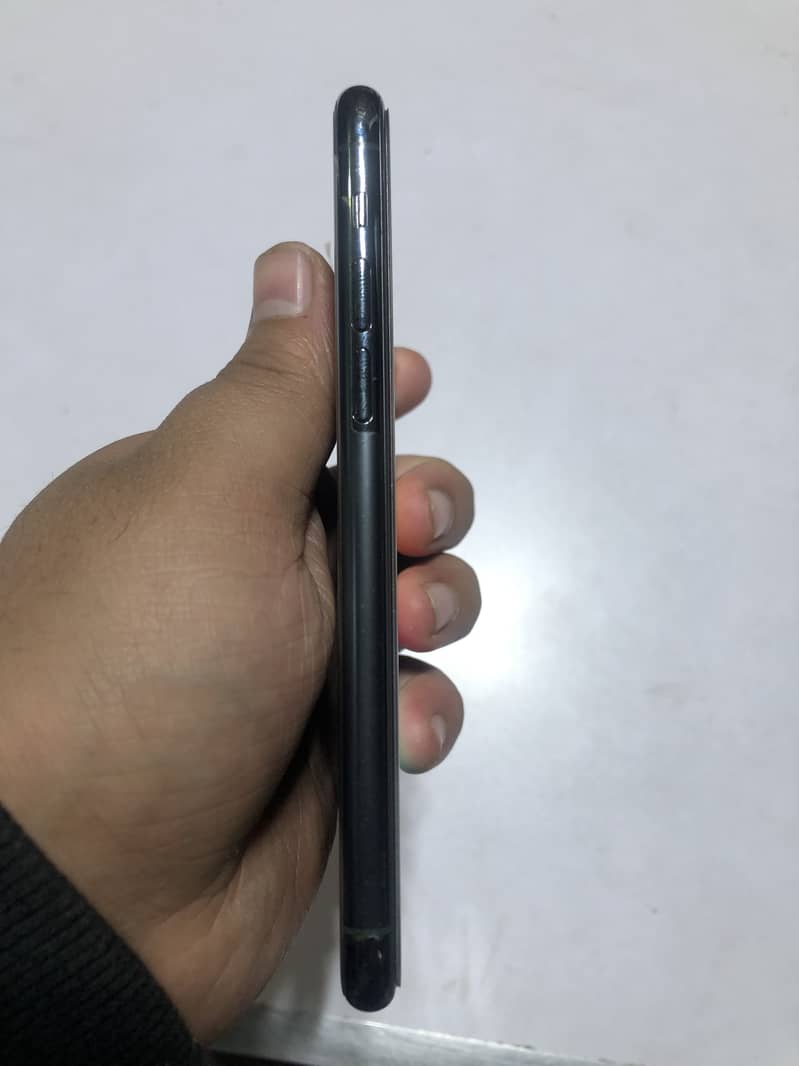 Apple iPhone 11 Pro 4