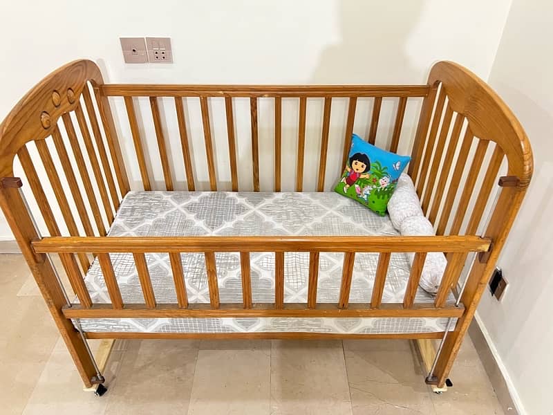 baby cot 1  year used 1