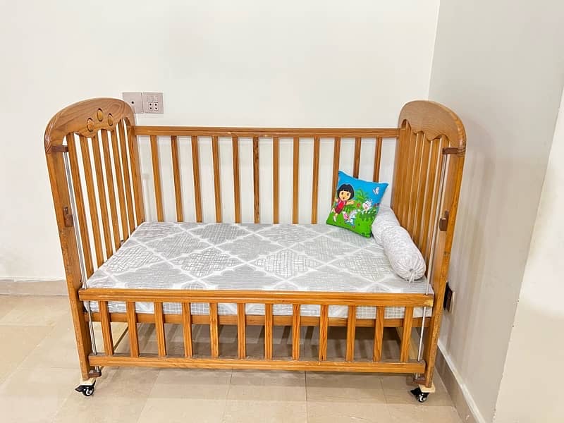 baby cot 1  year used 2