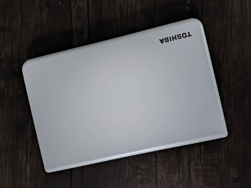 Toshiba Satellite C55D-A-15H AMD A6 8GB RAM 128GB SSD 15.6" HD Displa 5