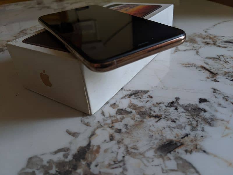 iphone XS Max 9.5/10 256gb PTA Approved with Box 2