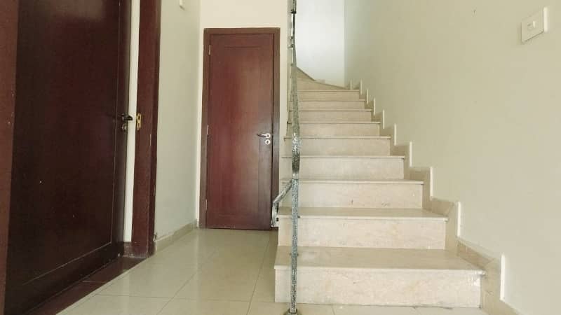 10 Marla House For Sale In  Dream Gardens  Phas-1 Lahore 16