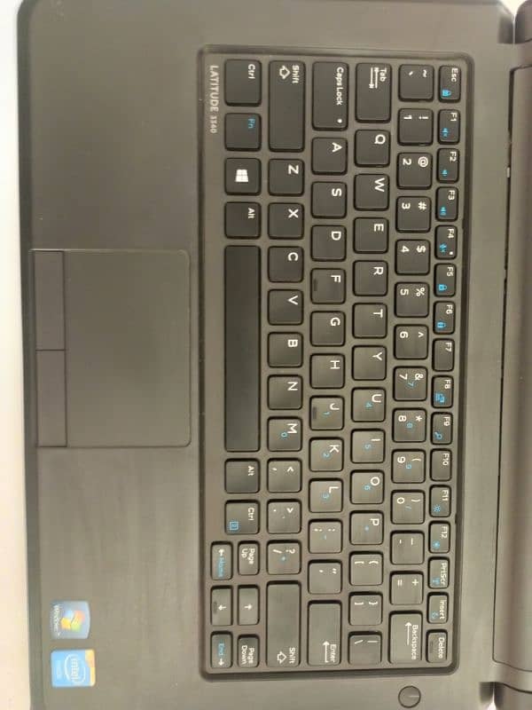 dell core I 3 4. gen 8 GB ram 128 GB SSD 1