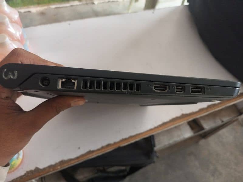 dell core I 3 4. gen 8 GB ram 128 GB SSD 2