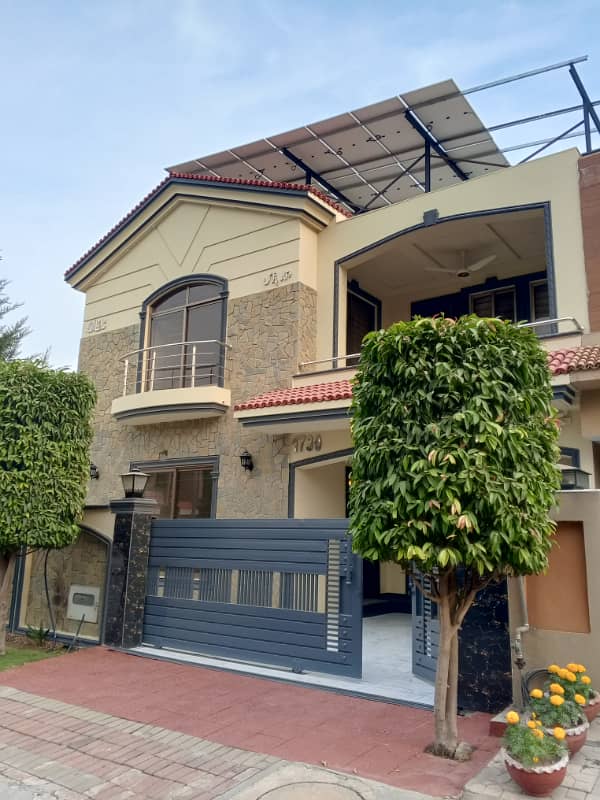 Park pace 3 bedroom upper portion phase 4 bahria town Rawalpindi 0