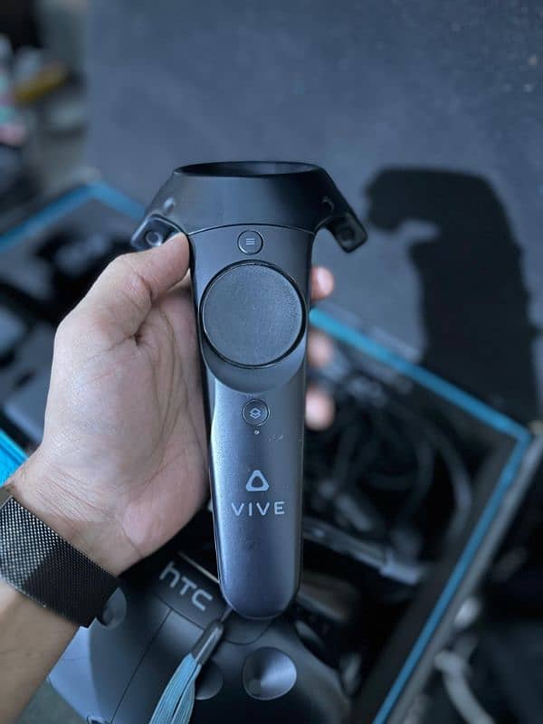 HTC VIVE VR ( Virtual Reality Gaming Device ] 3