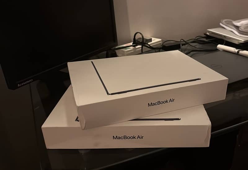 Macbook Air 13-inch 16/256GB 0