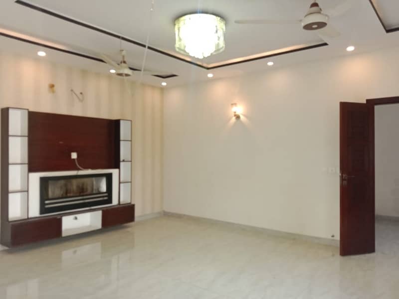 1kanal Like Brand New Slightly Use House In Dha Phase 8 Ex Park View For Rent 13