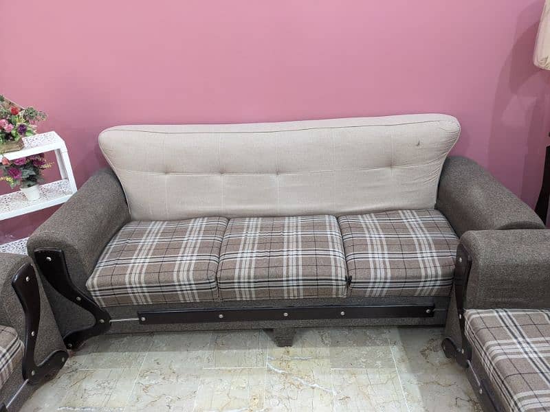 7 seater sofa set neat and clean 0