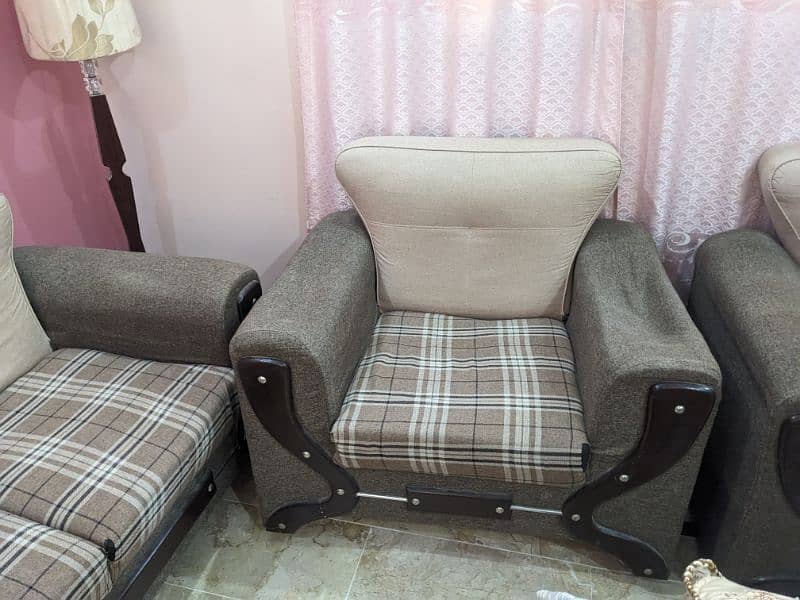 7 seater sofa set neat and clean 5