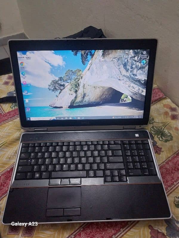 Dell latitude 8GBram 256GB storage 0