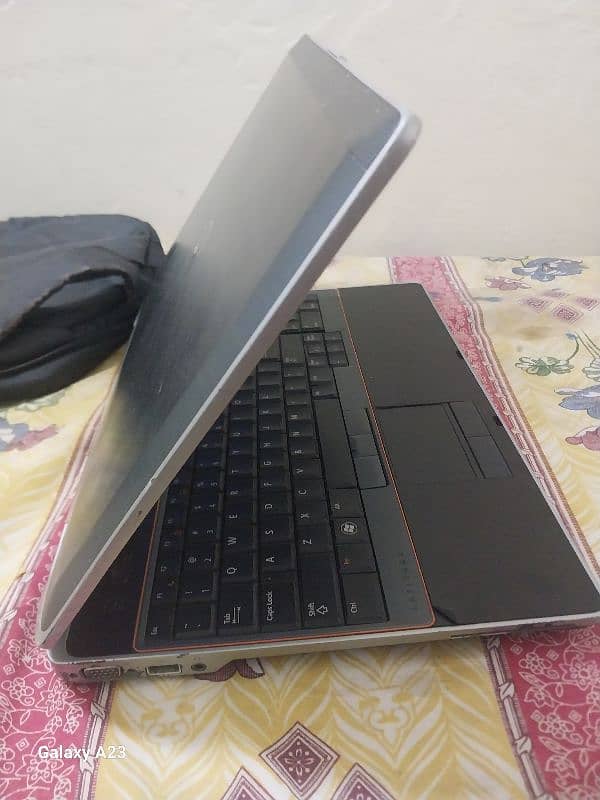 Dell latitude 8GBram 256GB storage 4