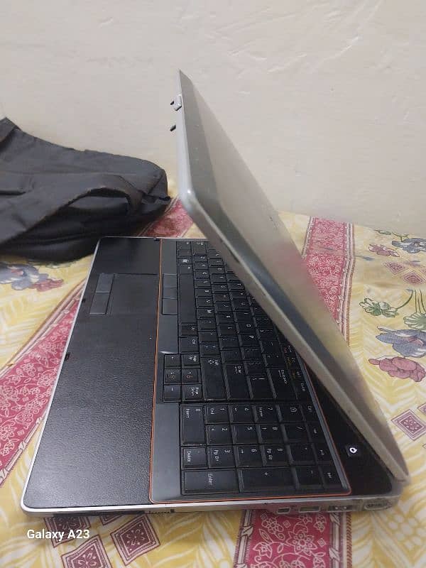 Dell latitude 8GBram 256GB storage 5