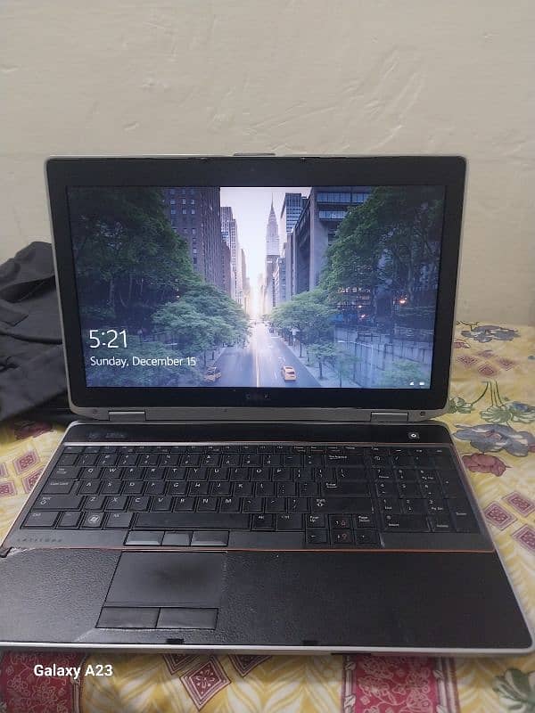 Dell latitude 8GBram 256GB storage 6