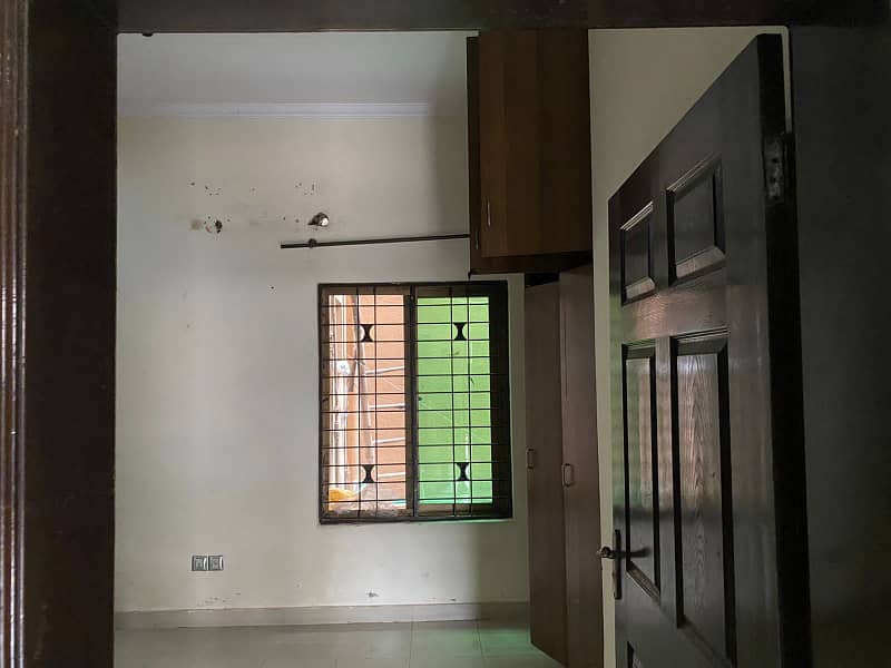 5 Marla Lower Portion For Rent Near Punjab School 7