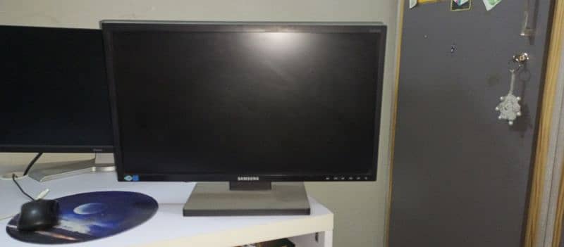 Samsung LED monitor 1