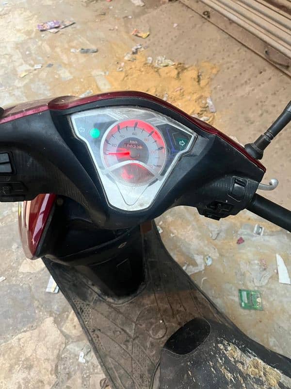 ladies scooty for sale all working ready to use 1