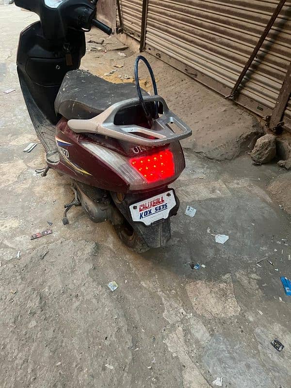 ladies scooty for sale all working ready to use 2