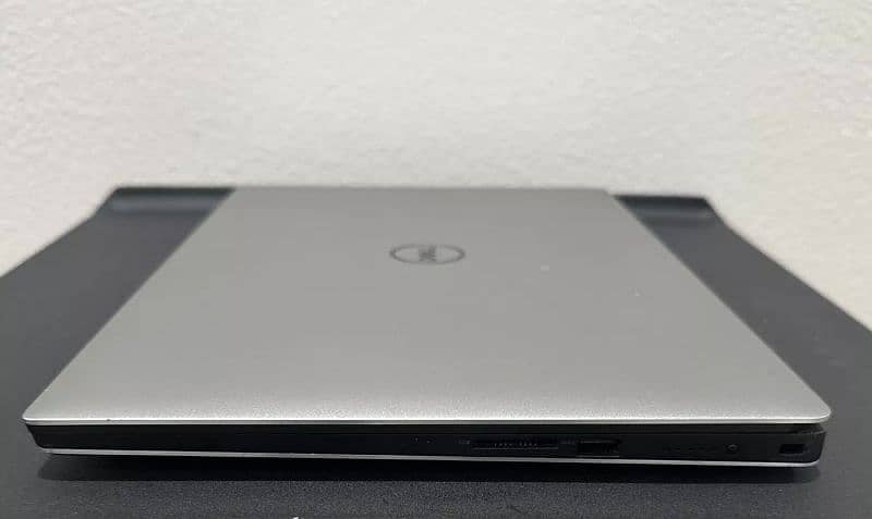 Dell Precision 5520 Laptop 3