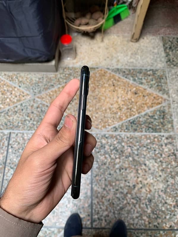 iphone 11 pro 4