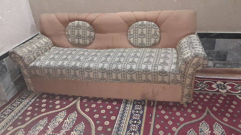 5seter sofa set good conditions 0