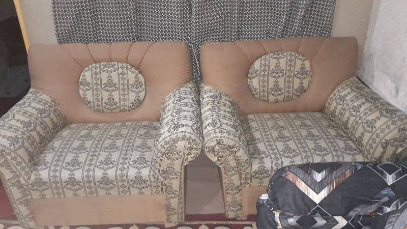 5seter sofa set good conditions 1