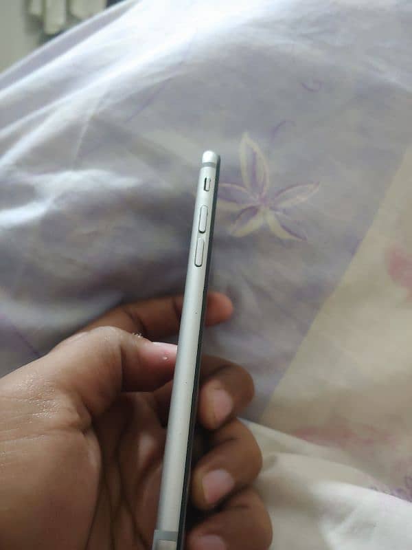 Iphone 6 in good condition 3