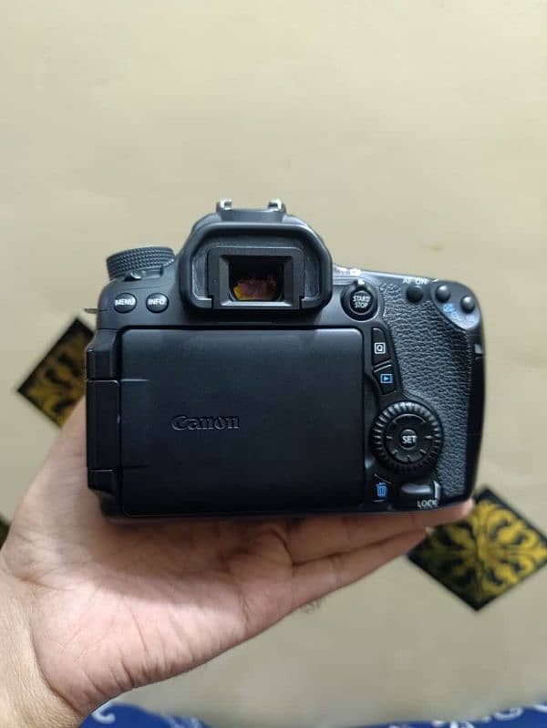 Canon 70D Professional Body 4