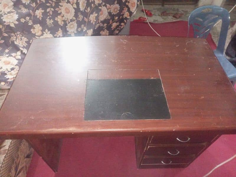 Computer table for sale in 10k 2