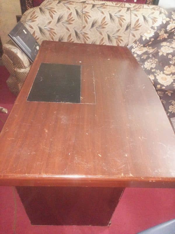 Computer table for sale in 10k 3