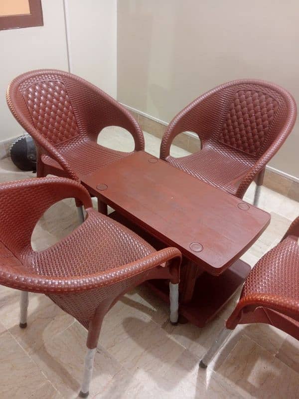 Plastic chairs with table 1