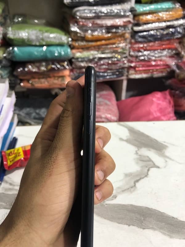 I phone Xr non pta 64gb factory unlock 1