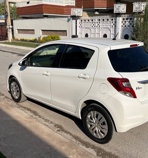 Toyota Vitz 2015 3