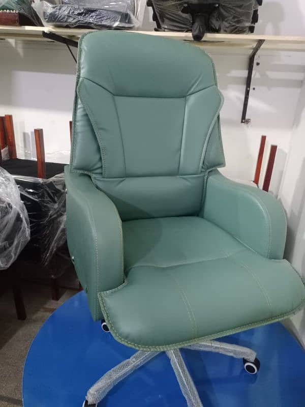 Office luxury executive revolving chair available with cash on deliver 3