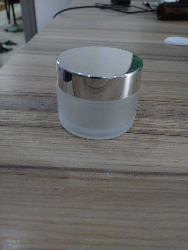 Frosted glass jar 50gm with silver cap 0