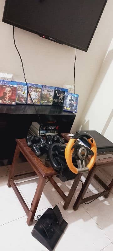 I'm selling my ps4 with accessories 1