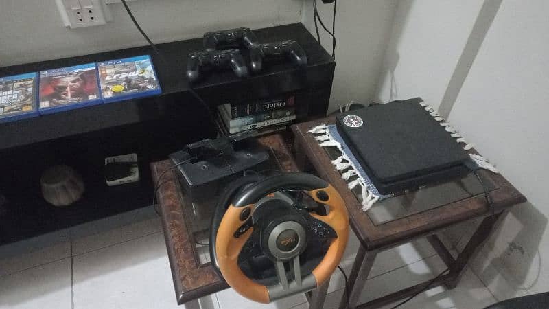 I'm selling my ps4 with accessories 3