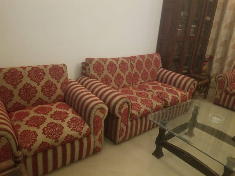 4 Seater sofa set in good condition 3